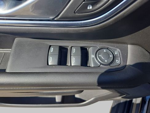 Used 2024 GMC Yukon SLE image 31