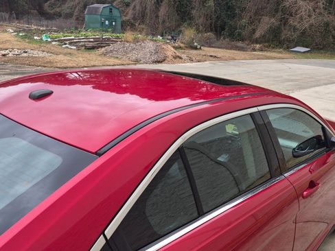 Used 2010 Ford Taurus SHO image 18