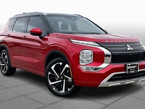 Used 2023 Mitsubishi Outlander SEL image 2