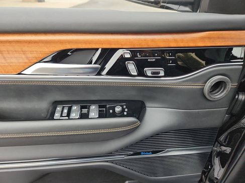 New 2023 Jeep Grand Wagoneer Series III w/ HD Trailer Tow Package image 14