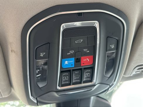 Used 2022 Jeep Wagoneer Series III w/ Premium Group I image 39