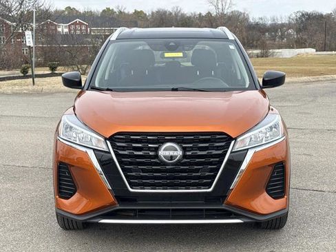 Used 2024 Nissan Kicks SV image 2