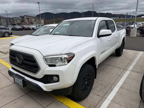 Used 2019 Toyota Tacoma SR5 image 1