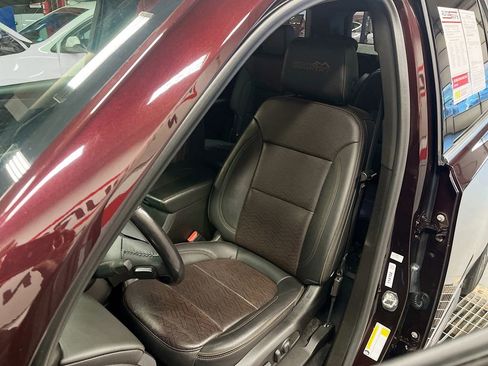 Used 2022 Chevrolet Traverse High Country w/ LPO, Floor Liner Package AWD/4WD image 20