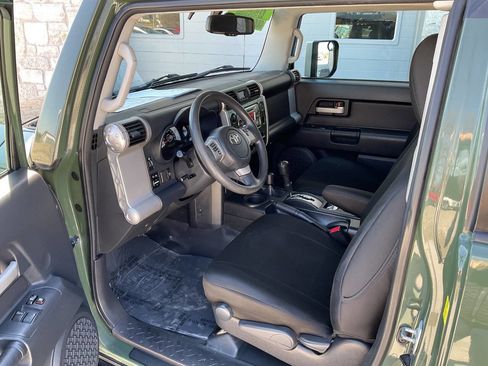 Used 2011 Toyota FJ Cruiser 4WD w/ Convenience Pkg image 14