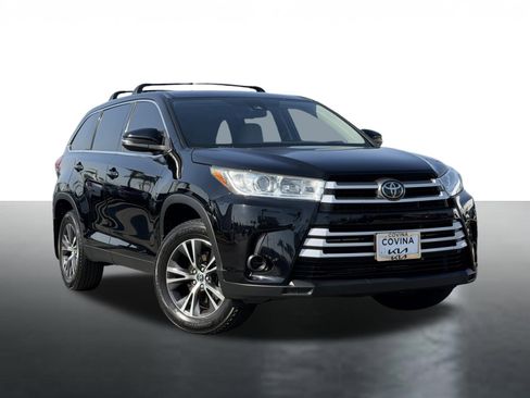 Used 2019 Toyota Highlander LE FWD image 2