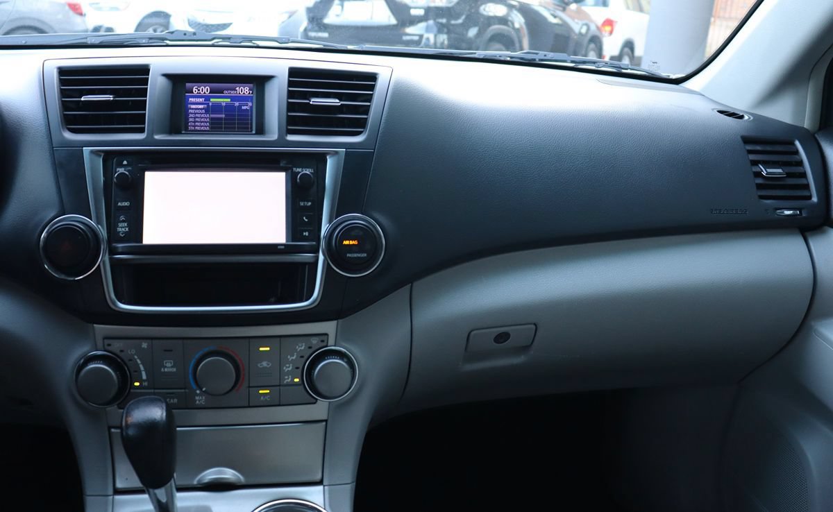 Used 2013 Toyota Highlander Plus FWD image 45