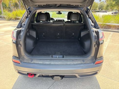 Used 2020 Jeep Cherokee Trailhawk AWD/4WD image 30