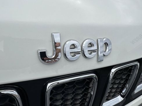 Used 2018 Jeep Compass Latitude w/ Popular Equipment Group FWD image 21