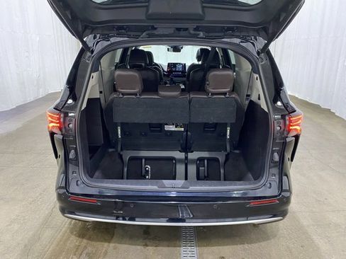 Certified 2024 Toyota Sienna Platinum image 13
