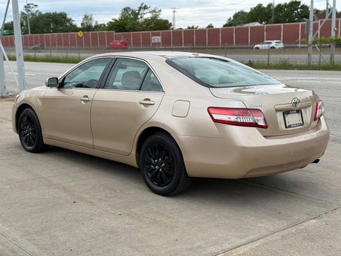 Used 2010 Toyota Camry LE FWD image 10