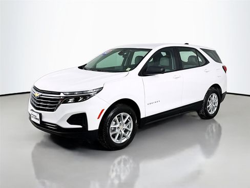 Used 2023 Chevrolet Equinox LS w/ Driver Confidence II Package image 4