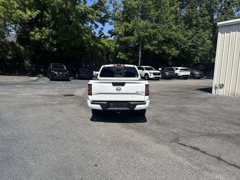 Used 2022 Nissan Frontier SV w/ SV Premium Package AWD/4WD image 6
