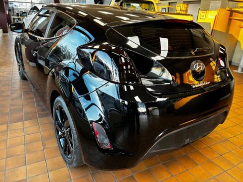 Used 2016 Hyundai Veloster image 8