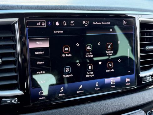 Used 2023 Chrysler Pacifica Touring-L image 22