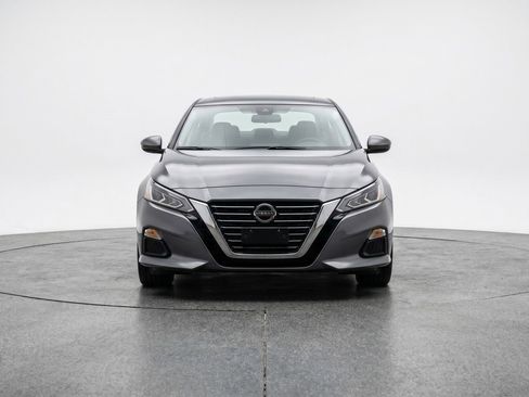 Used 2025 Nissan Altima 2.5 SV FWD image 2