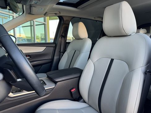 Used 2024 MAZDA CX-90 Plug-In Hybrid w/ Preferred image 32