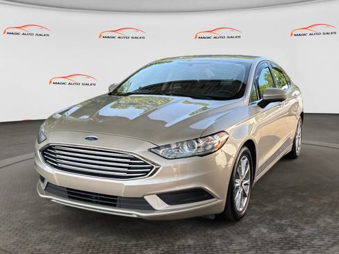 Used 2017 Ford Fusion SE w/ Fusion SE Technology Package FWD image 1