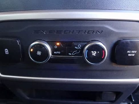 Used 2023 Ford Expedition XLT image 15