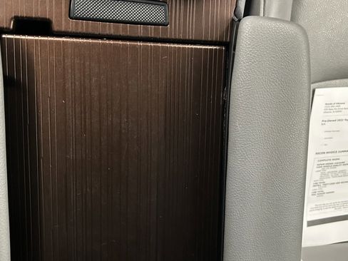 Used 2022 Toyota Sienna XLE image 36