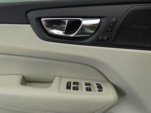 Used 2019 Volvo XC60 T5 Inscription w/ Protection Package Premier image 23