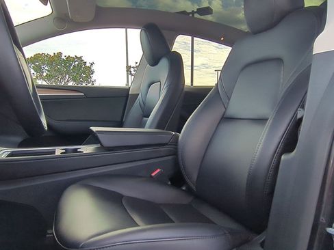 Used 2024 Tesla Model Y Long Range image 17