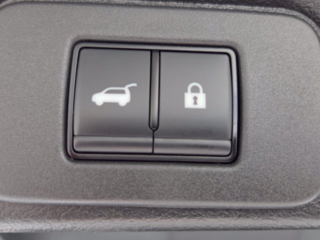 Used 2023 Nissan Rogue Platinum FWD image 13