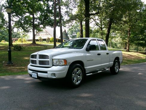 Used 2005 Dodge Ram 1500 Truck SLT RWD image 1