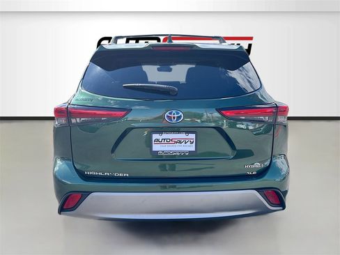 Used 2023 Toyota Highlander XLE image 6