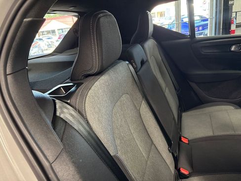 Used 2025 Volvo XC40 B5 Core image 39
