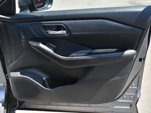 Used 2025 Nissan Rogue SV w/ SV Premium Package FWD image 47