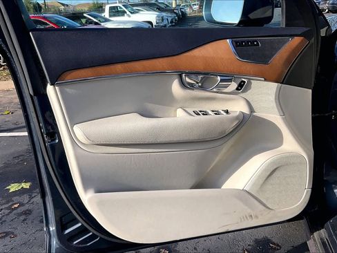 Used 2021 Volvo XC90 T5 Momentum w/ Protection Package Premier image 24