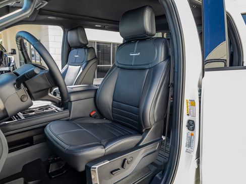 Used 2026 Ford F450 Platinum w/ FX4 Off-Road Package image 29