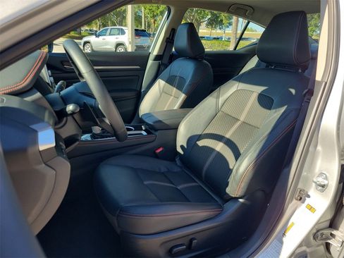 Used 2025 Nissan Altima 2.5 SR image 16