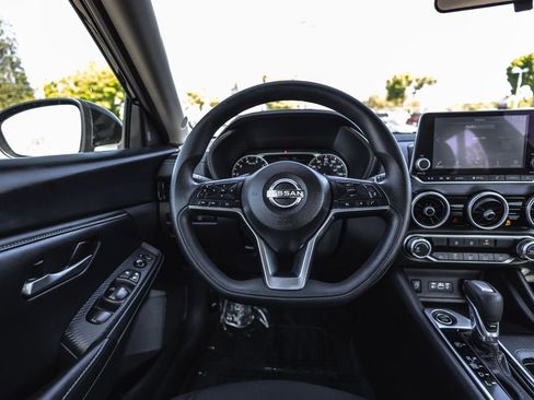 Used 2024 Nissan Sentra SV FWD image 25