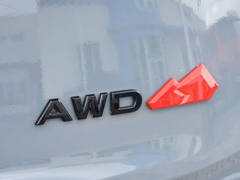 Used 2025 Nissan Rogue SV image 13