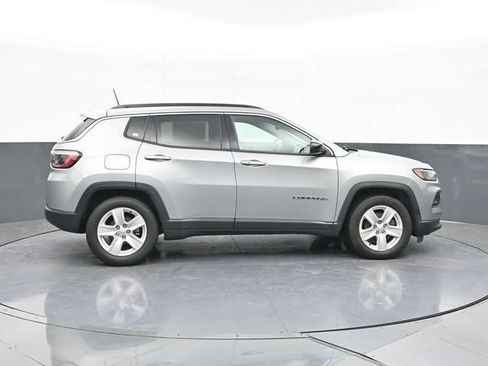 Used 2022 Jeep Compass Latitude FWD image 16