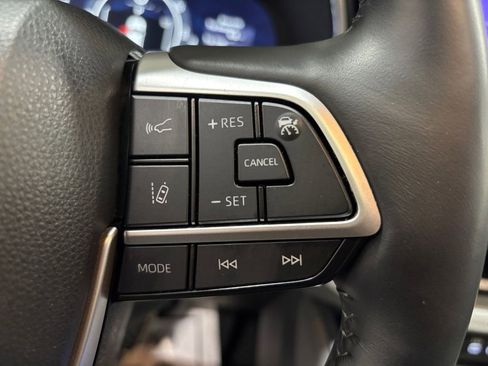 Used 2023 Toyota Highlander Platinum image 27