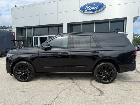 Used 2025 Lincoln Navigator Reserve w/ Jet Appearance Package AWD/4WD image 4