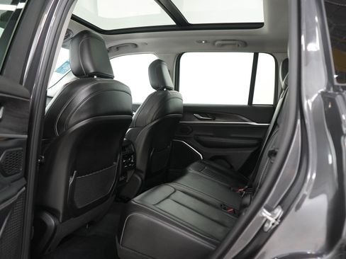 Used 2022 Jeep Grand Cherokee Limited AWD/4WD image 18