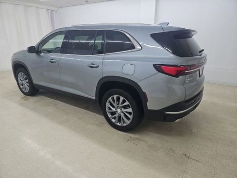 Used 2025 Buick Enclave Preferred image 17