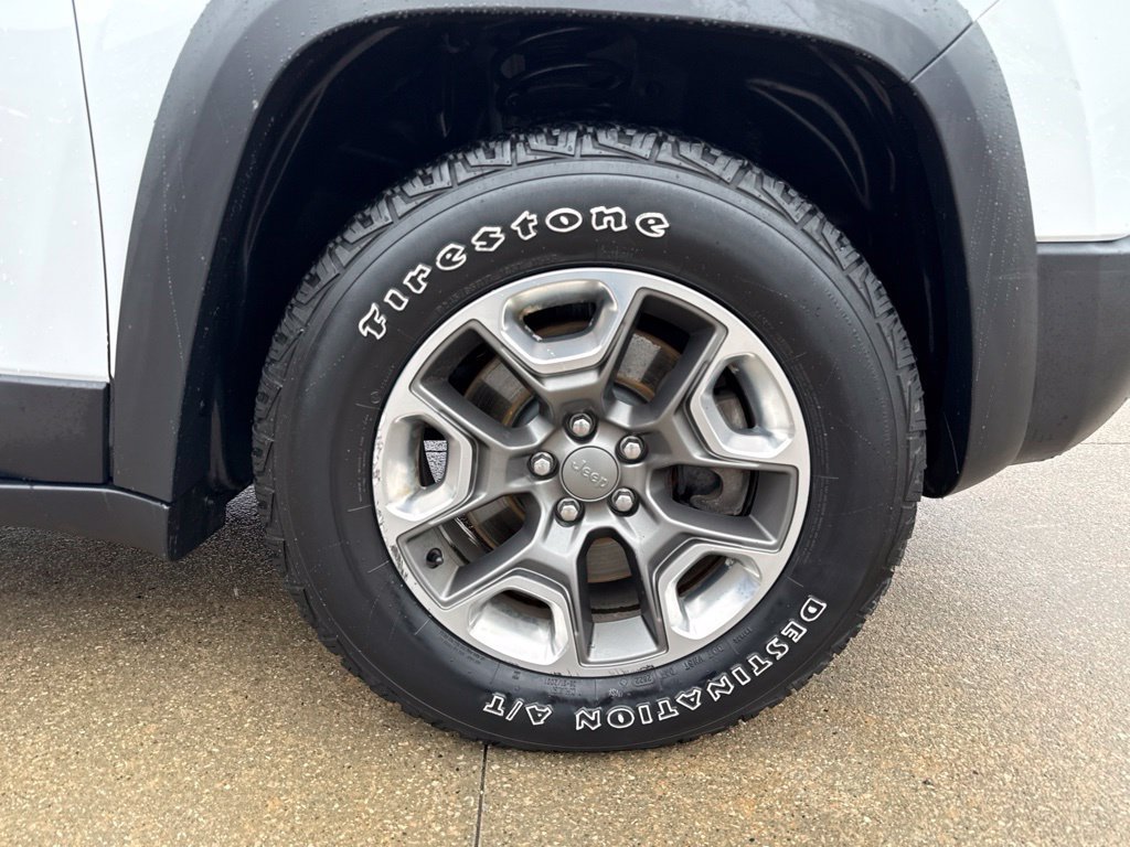 Used 2019 Jeep Cherokee Trailhawk w/ Cold Weather Group AWD/4WD image 53
