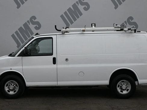 Used 2016 Chevrolet Express 2500 RWD image 1