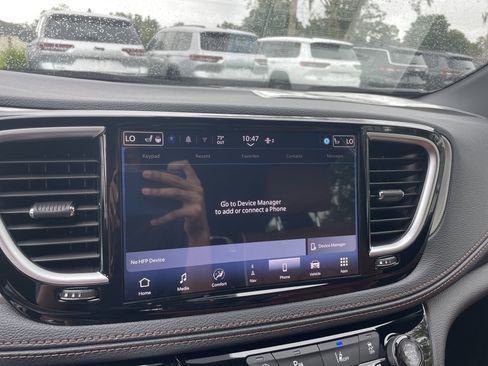 New 2026 Chrysler Pacifica Pinnacle image 25