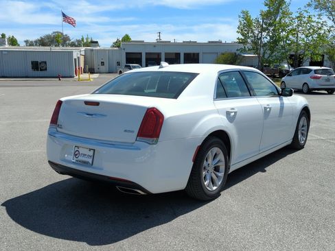 Used 2022 Chrysler 300 Touring image 5