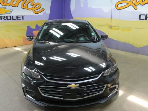 Used 2018 Chevrolet Malibu LT FWD image 3