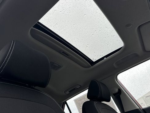 Used 2025 Hyundai Venue SEL image 19