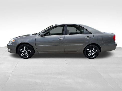 Used 2004 Toyota Camry XLE image 4