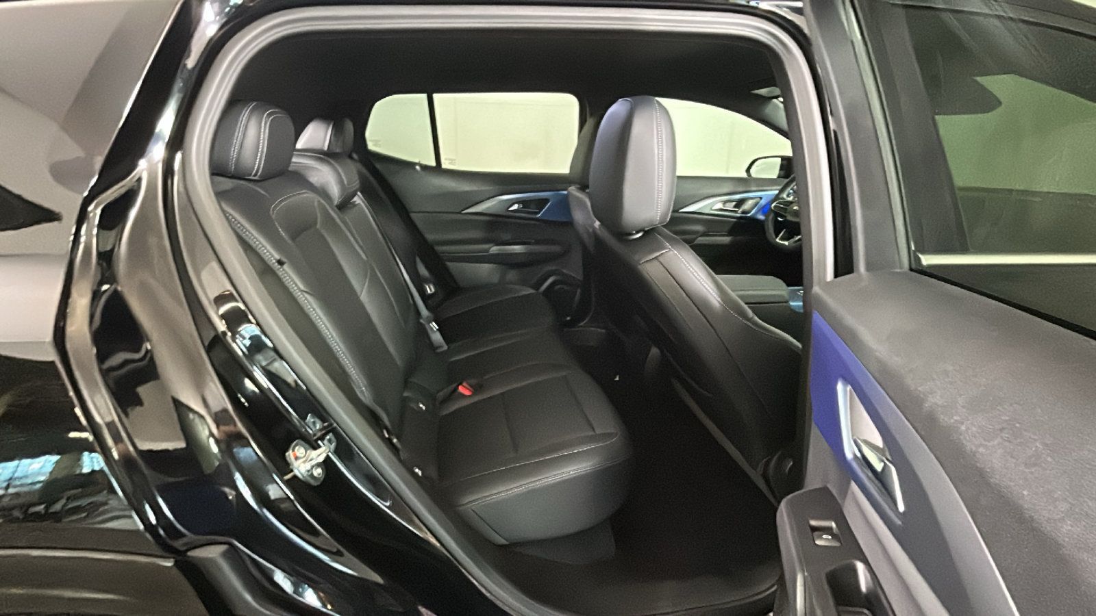 Used 2025 Chevrolet Equinox EV LT FWD image 34