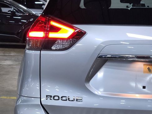 Used 2020 Nissan Rogue SV w/ Sun & Sound Touring Package image 20